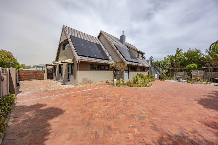 6 Bedroom Property for Sale in Flamingo Vlei Western Cape